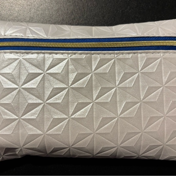 MakeUp Bundle (Small Makeup Bag with 4 items) - Picture 12 of 12